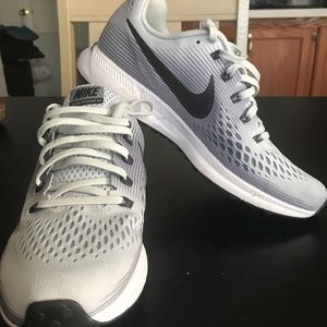 Nike zoom running sneakers